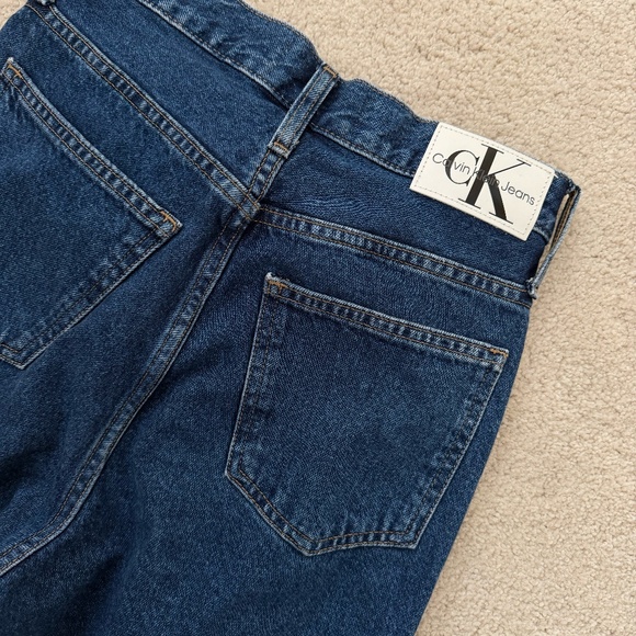 Calvin Klein Mom Fit Jeans - Picture 1 of 4